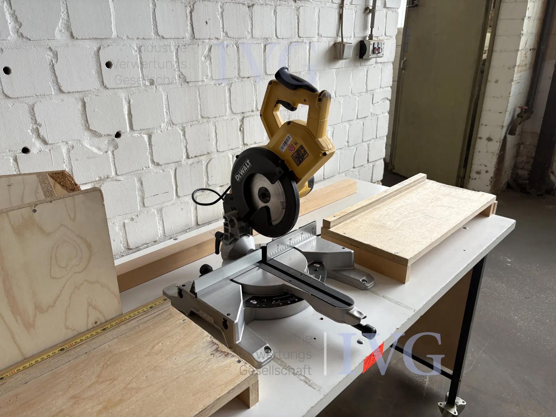 Kappsäge DEWALT DW770